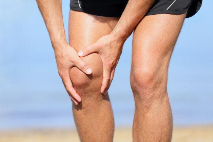 why the right knee is itching