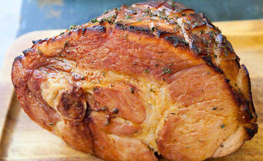 Запечь окорок свиной в духовке в фольге рецепт с чесноком и горчицей с фото пошагово