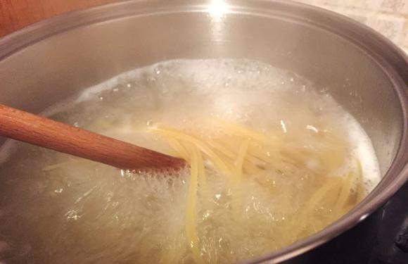 варить спагетти чтобы не слиплись