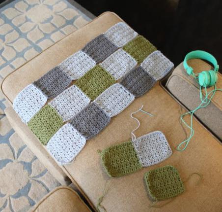 Crochet a plaid motif