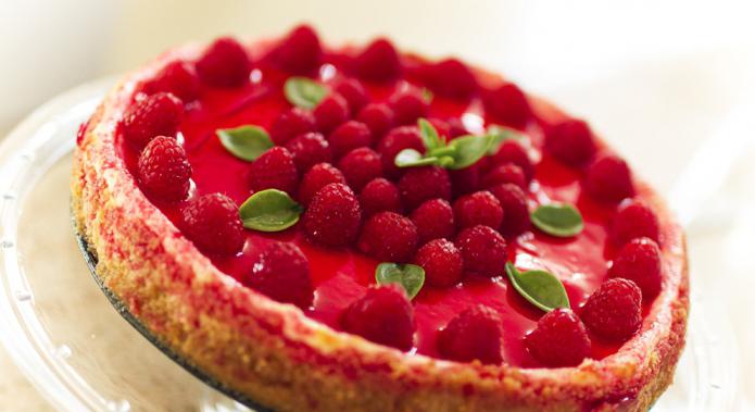 пирог со свежими ягодами в мультиварке