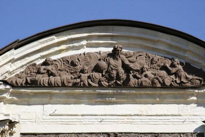 Peter's gates of the Peter and Paul Fortress sculptures