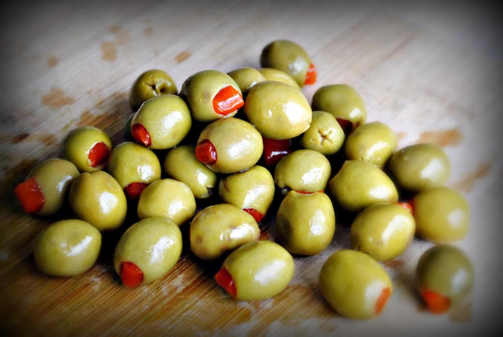 why the cat loves green olives