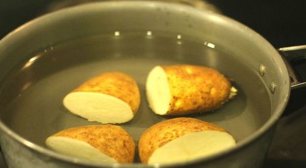 Как правильно дышать над картошкой при кашле: практические рекомендации