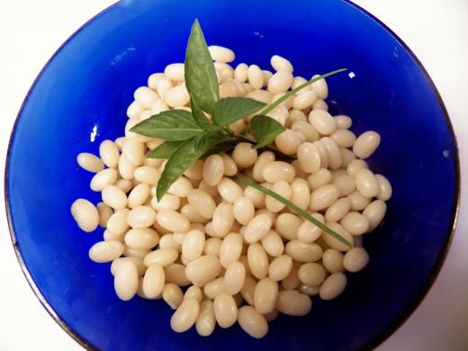 White beans, boiled, calorie content