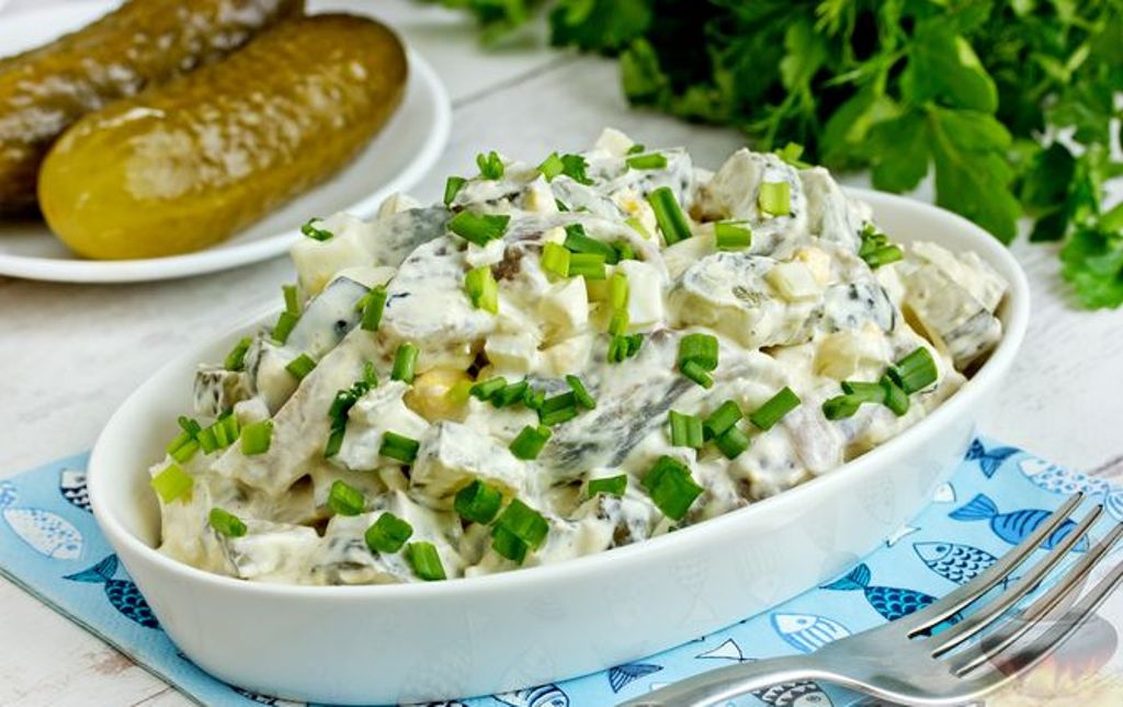 Вкуснейший салат консервированной сельди: превосходная закуска