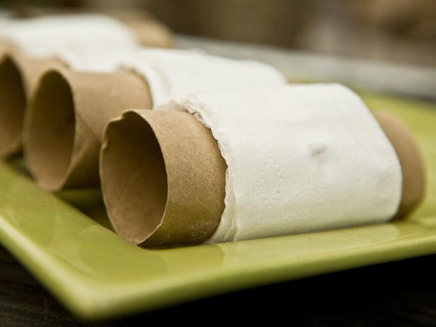 sprouting seeds on toilet paper