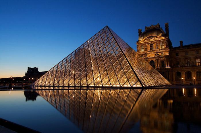 Louvre halls