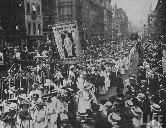 Meaning of the word suffragist