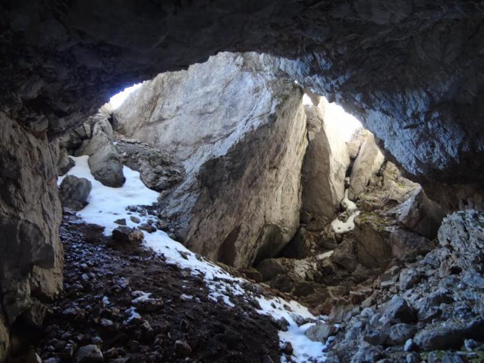 танталова пещера