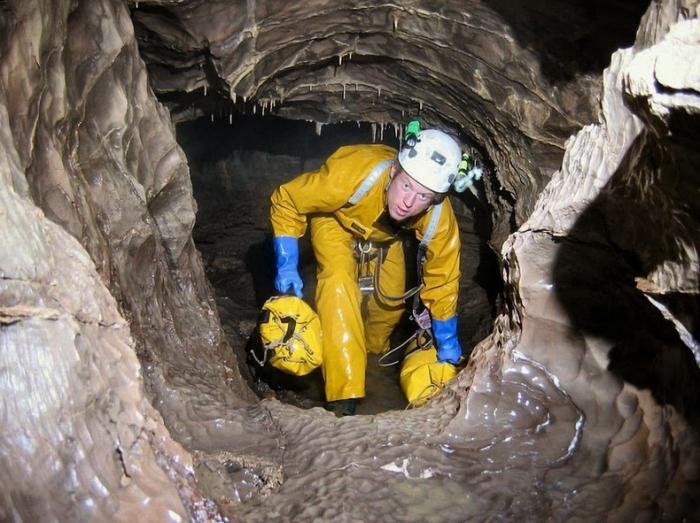 пещера Крубера-Воронья в Абхазии 