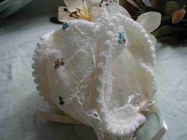 how to tie a bonnet for a newborn