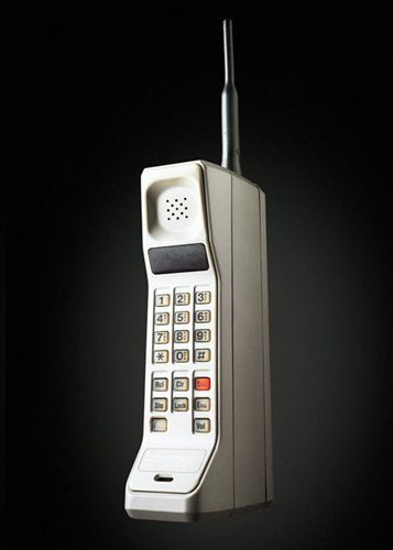 Самый первый мобильный телефон в мире