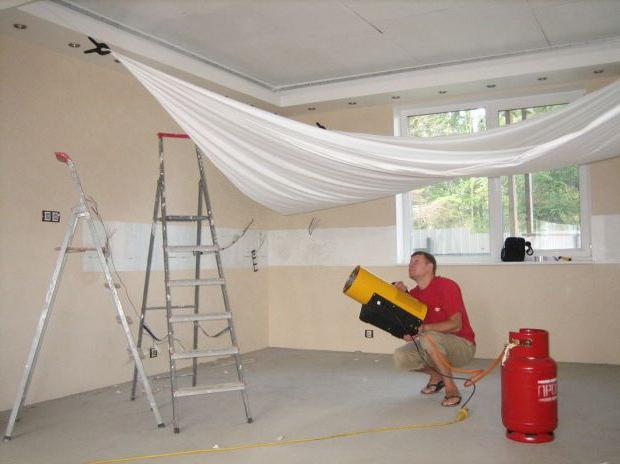 Как лучше натягивать потолки до или после обоев