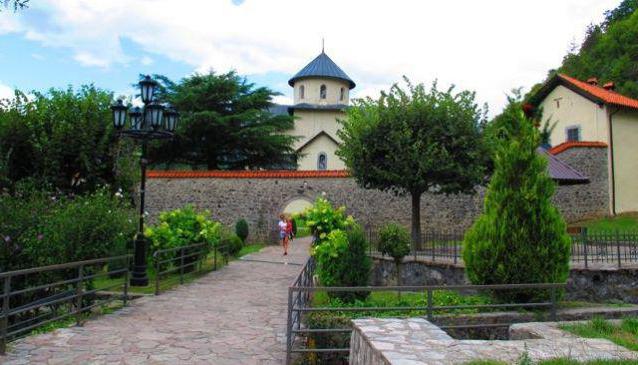 монастырь на реке морача 