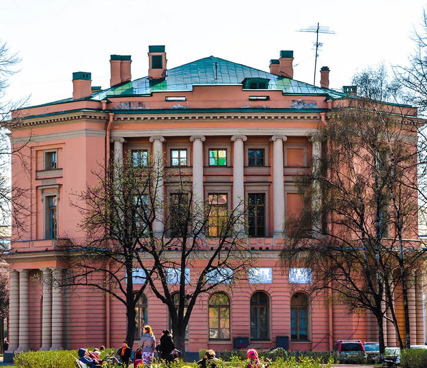 Фасад Михайловского дворца