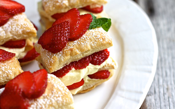 Cream puff pastry cakes