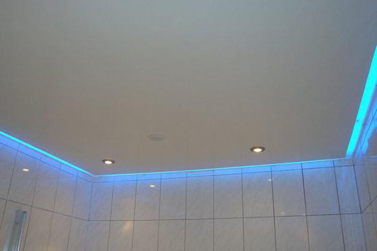 как сделать потолок в ванной из пластиковых панелей