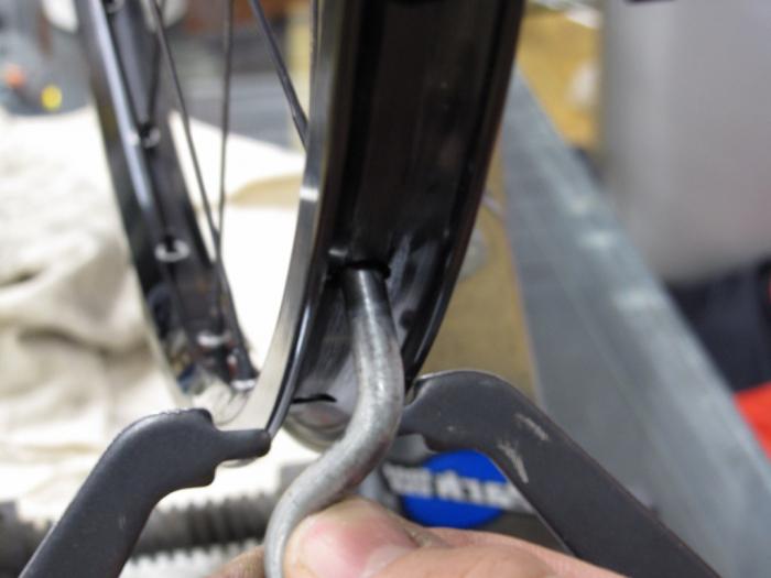 how to fix a figure eight on the rear wheel of a bicycle