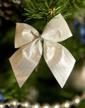 DIY bows on the Christmas tree