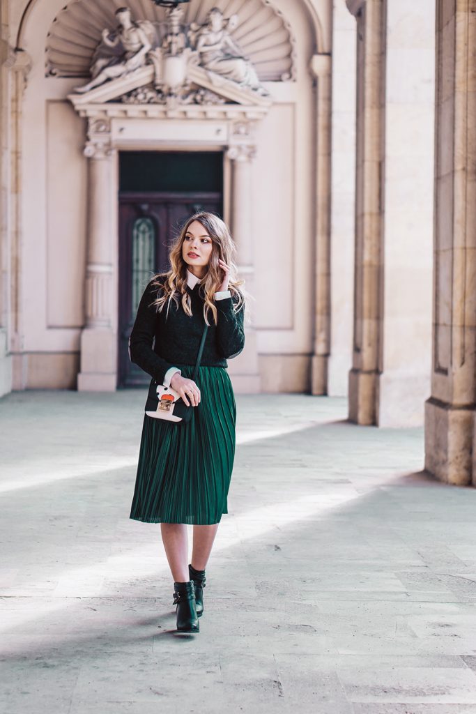 green skirt with what to wear