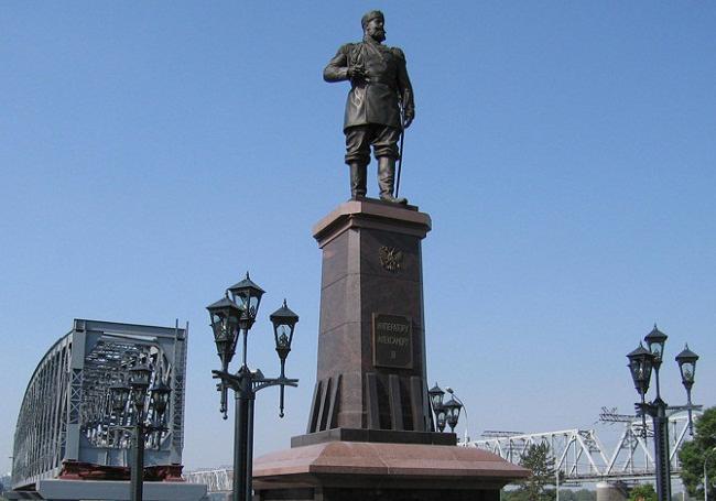 Памятник Александру 3 в Новосибирске