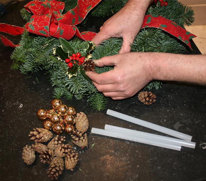 Венок новогодний своими руками из веток елки на стол