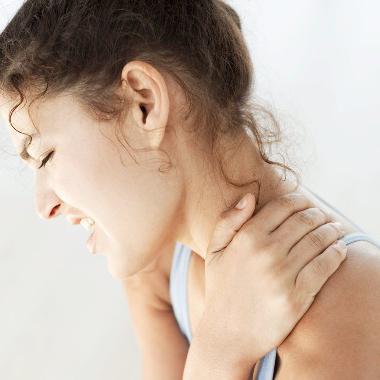 Почему болит плечевой сустав левой руки