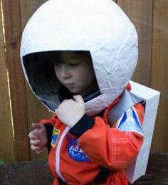 do-it-yourself cosmonaut helmet