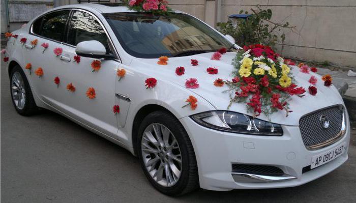 украшение автомобиля на свадьбу фото
