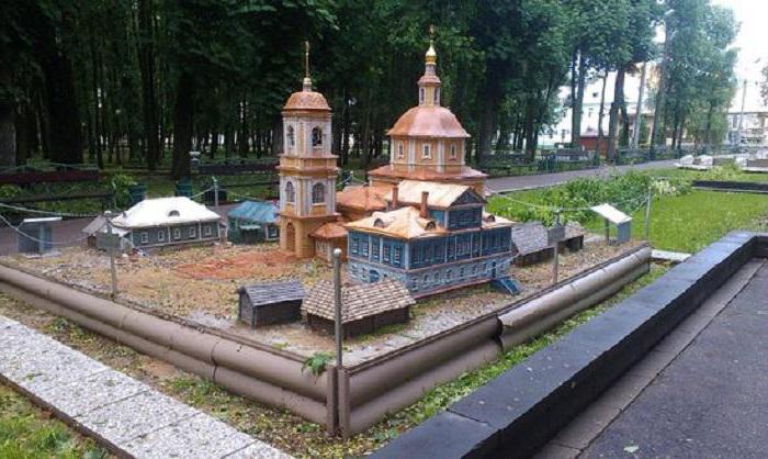 Overview of the Hodegetria Church in the Lopatinsky Garden of Mr. Smolensk