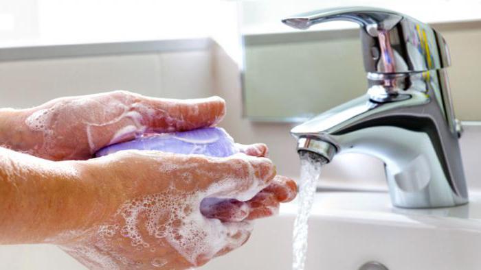 почему мыло моет руки