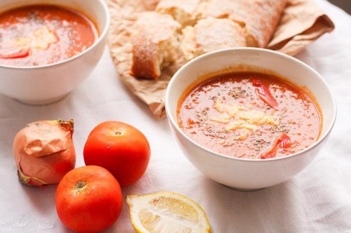 томатный суп с курицей и картошкой