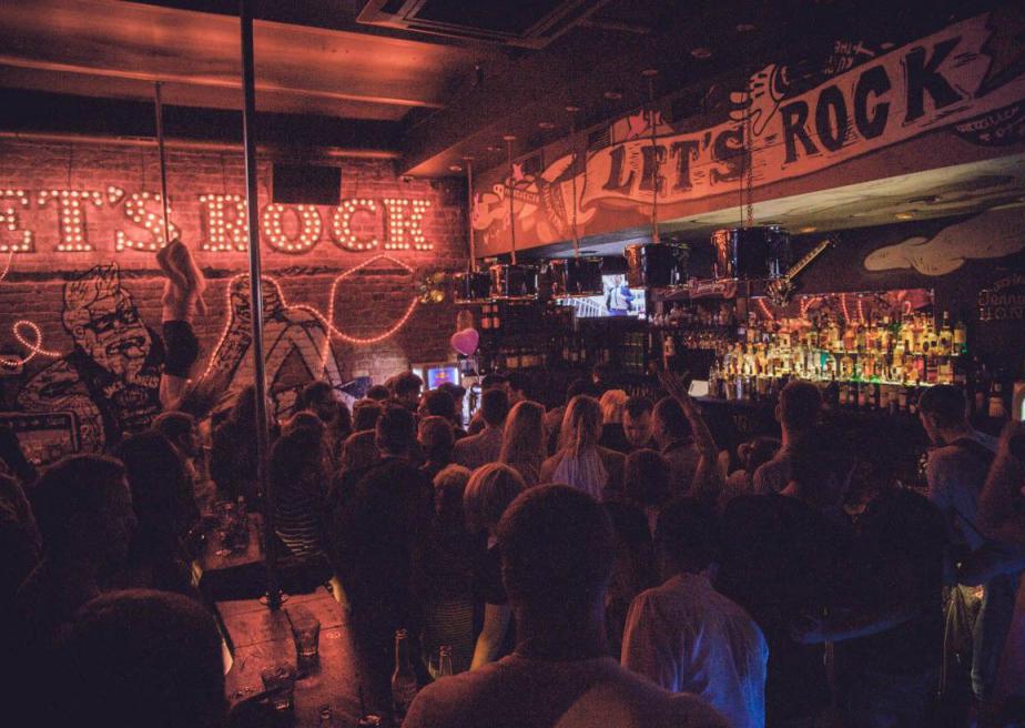 Let s rock bar. Летс рок бар Кузнецкий. Lets Rock бар Кузнецкий мост. Рок бары Москвы Кузнецкий мост. Летс рок бар Москва.