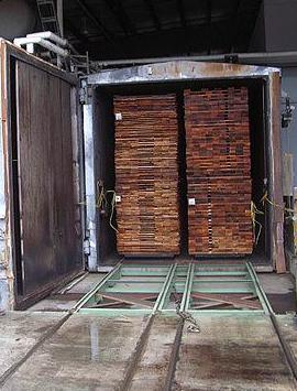 تصنيع الأبواب الخشبية