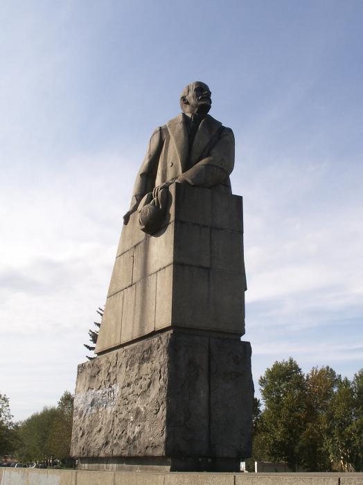 памятник петру 1 в петрозаводске 