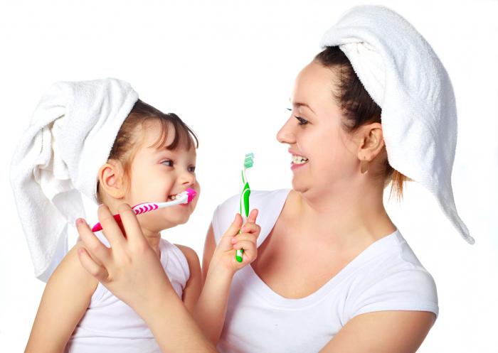 когда ребенку начать чистить зубы
