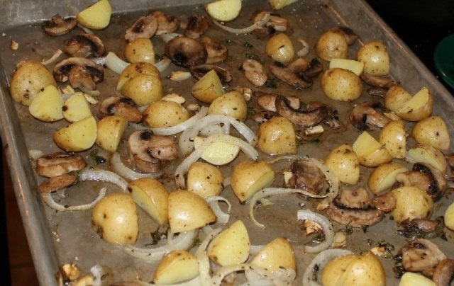 Шампиньоны с картошкой в духовке рецепт с фото