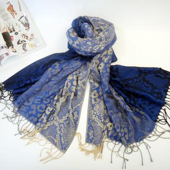 pashmina which serves as a scarf