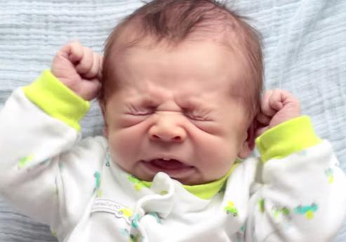 новорожденный ребенок часто чихает