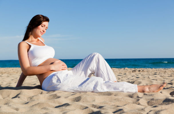 можно ли беременным загорать с открытым животом