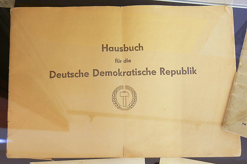 ГДР герб и флаг