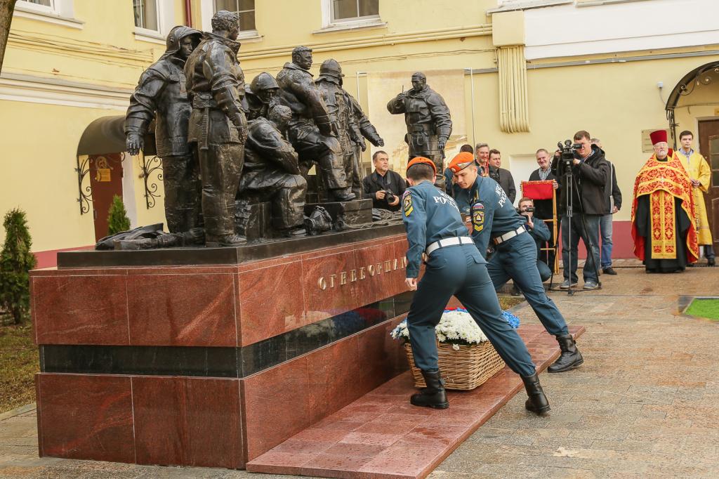 памятник пожарным в Москве