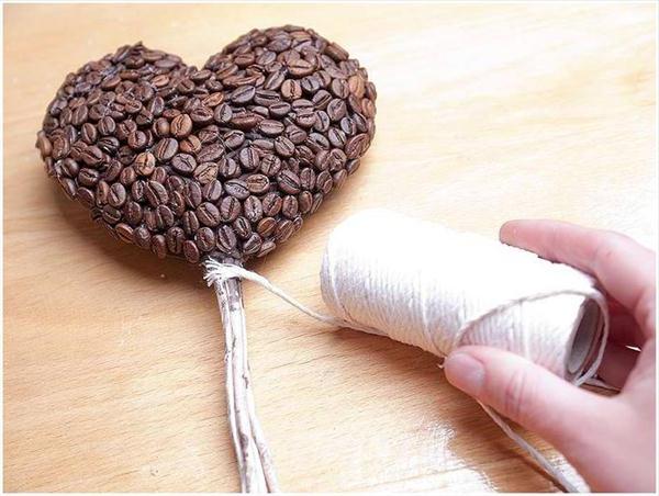 Топиарий из кофейных зерен - сердце.
