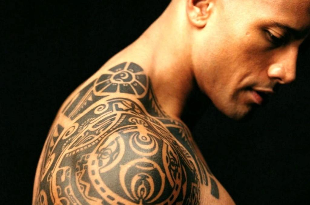 мужские татуировки на плече