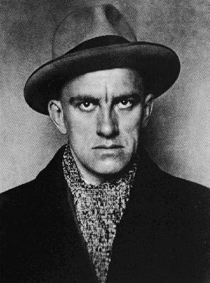 analysis of Mayakovsky’s poem about rubbish