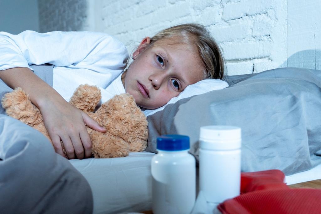 Желудочный грипп у взрослых. Ребенок болеет. Желудочный грипп у детей. Кишечные инфекции у детей. Больной ребенок.
