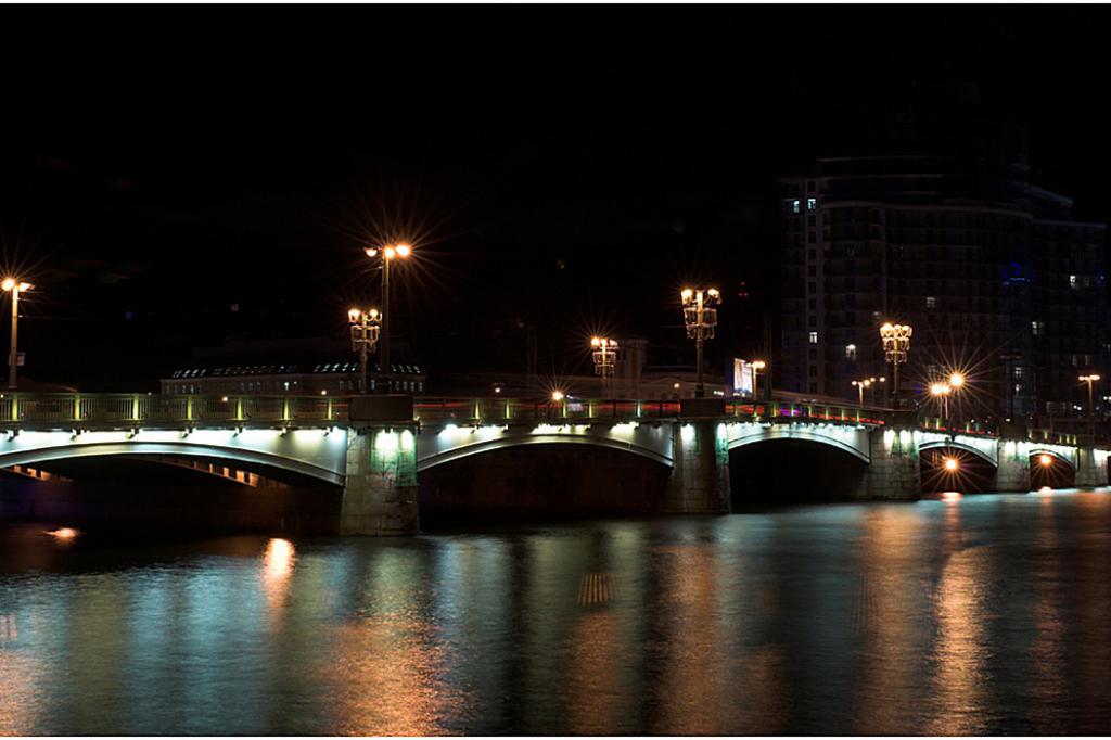 Сампсониевский мост в ночное время