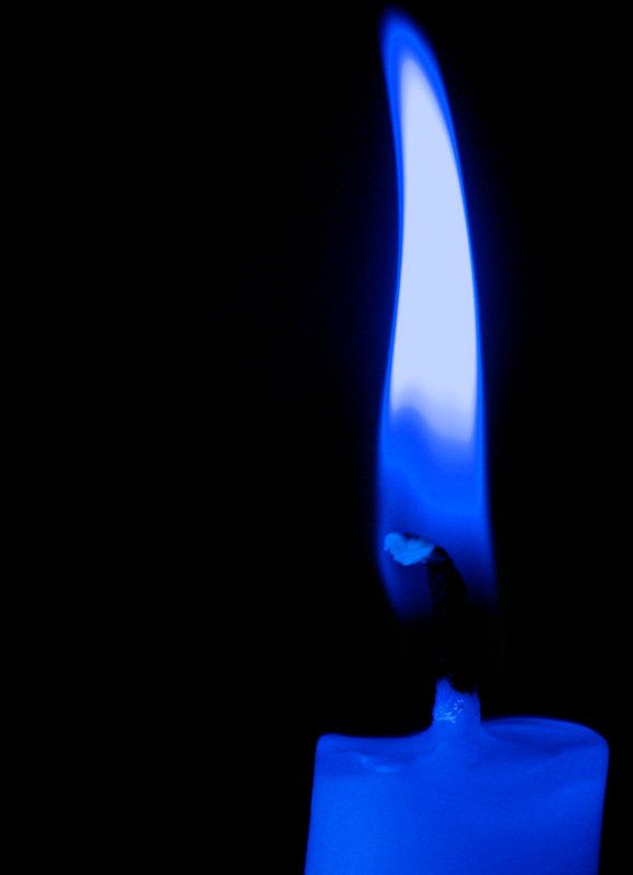 Свеча с медным купоросом горит синим пламенем