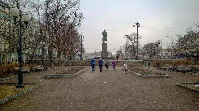 сидячий памятник гоголю в москве